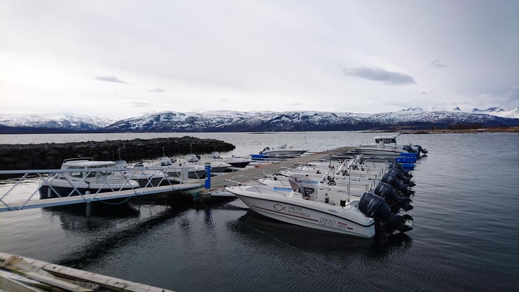 Arctic Seasport Hotel Loding Exterior photo